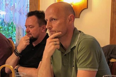 Planen bereits den Kader für die nächste Drittligasaison: Veilchen-Vorstandsmitglied Robert Scholz (l.) und Sportdirektor Matthias Heidrich.