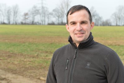 Kurt Auerswald ist Vorstandsvorsitzender der Agrargenossenschaft Memmendorf bei Oederan. Der Betrieb baut sein Tierfutter selbst an und befürchtet schwache Erträge bei der Mahd.