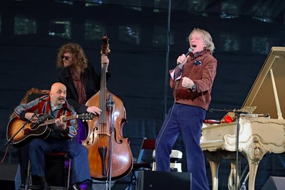 Kurz vor seinem runden Geburtstag verzückte Helge Schneider am Sonntag im Plauener Parktheater die Fans.