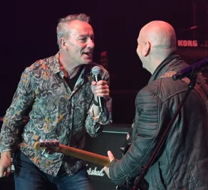 Freitagabend auf der Waldbühne: Mike Kilian von Rockhaus (l.) ist zusammen mit den Zonenrockern aufgetreten - rechts Enrico Schelzer. 
