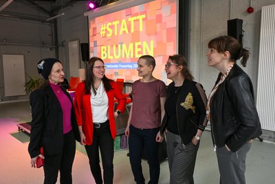 Sabrina Sadowska, Nicole Lorenz, Franziska Herold, Moderatorin Conny Hartmann und Nora Seitz (v.l.).