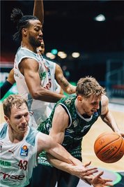 Jonas Richter (rechts) kämpfte beim Sieg gegen Bamberg um jeden Ball. 