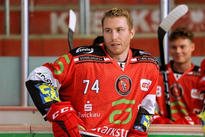 Eispiraten-Stürmer Vinny Saponari hat in der Saison 2022/23 mit dem verstorbenen Adam Johnson in einem Team gespielt.