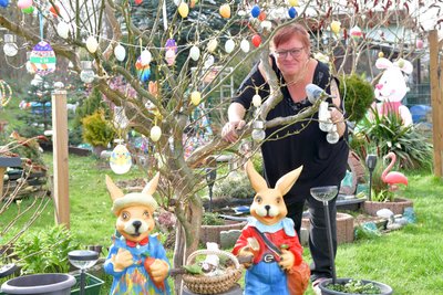 Zu Ostern 2024 war das Grundstück von Diana Hänig in Oberreichenbach österlich geschmückt.