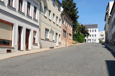Bergab rechts wird künftig einseitiges Parken auf der Elisabethstraße in Reichenbach erlaubt. Zumindest für eine gewisse Zeit.