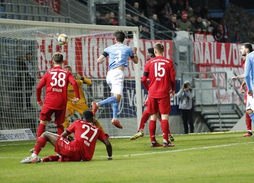 Niklas Hoheneder mit dem 1:0 für die Himmelblauen.