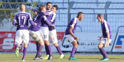 Dimirtij Nazarov (3. von links) sorgte am Sonnabend mit seinem Treffer zum 2:1 für den emotionalen Schluss- und Höhepunkt im Erzgebirgsstadion.