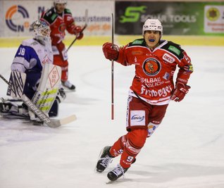 Filip Reisnecker beim Spiel der Eispiraten gegen die Dresdner Eislöwen Dezember 2021.