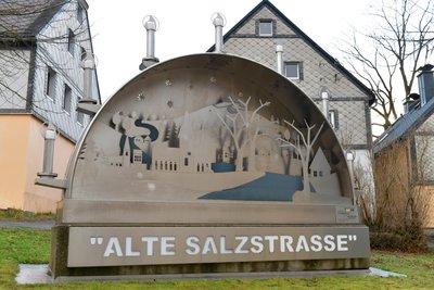 Einen schönen Schwibbogen gibt es auch in Neuhausen.