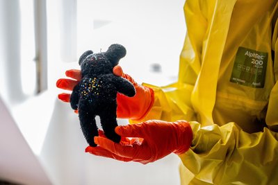 Immer wieder stoßen die Tatortreiniger bei ihrer Arbeit auf Gegenstände, die vom Alltag der Verstorbenen erzählen.