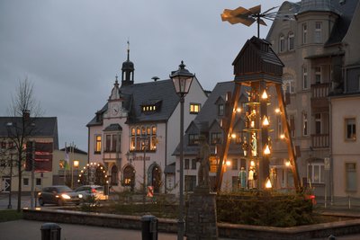 Lichterrundfahrt durch das Erzgebirge, hier die Pyramide am Marktplatz in Brand-Erbisdorf.