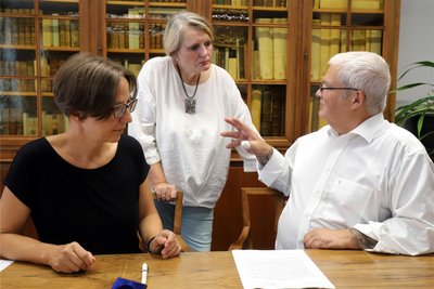 Im Gespräch: Susanne Kandler, Angela Kugler-Kießling und Hans-Joachim Winkler (v.l.).