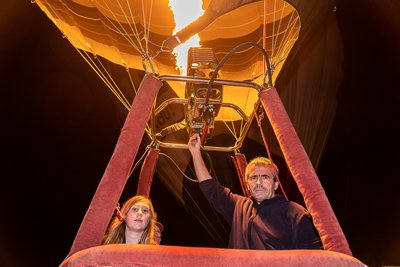Tino Scholz betreibt das älteste Ballonfahrt-Geschäft in Sachsen, dieses Jahr wird es 25 Jahre alt. Im Bild mit seiner Tochter Lisa Scholz (16).
