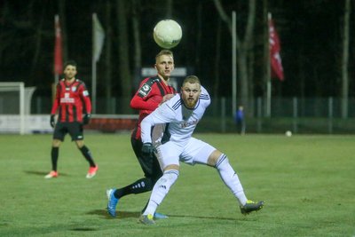 Zweikampf zwischen Paul Milde (CFC) und Florian Schilling (Markranstädt).