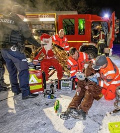 Die Szene von der Rettung des Weihnachtsmanns. 