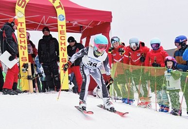 hMit der Startnummer 39 geht hier Lynn Gerber vom SC Schöneck ins Rennen. Sie gewann in der Altersklasse U 12. 