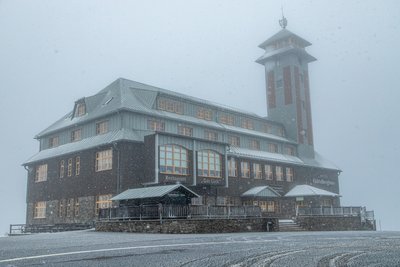 Erste Flocken fielen zu Heiligabend auf dem Fichtelberg.