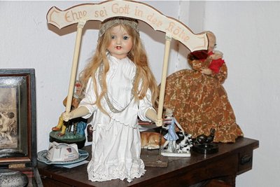 Ein nostalgischer Weihnachtsengel mit Schriftzug.