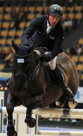 Holger Wulschner und Siegerpferd BSC Cavity.