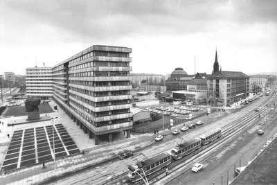 Die Weitläufigkeit des Neuaufbaus nach 1945 wird kontrovers beurteilt.