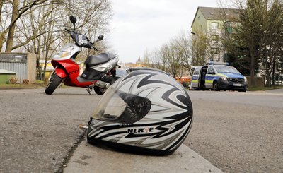 Kollision zwischen einem Roller und einem Auto am Donnerstag in Chemnitz