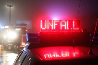 59-Jähriger von mehreren Autos überrollt -