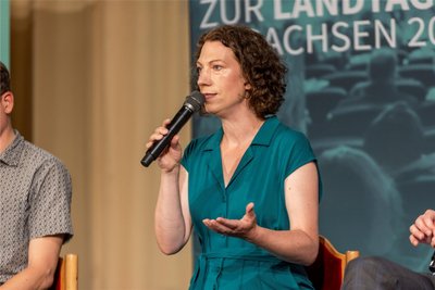Im Wahlforum, organisiert von der Sächsischen Zentrale für politische Bildung kürzlich in der Kreisstadt, bewies Nathalie Senf (Bündnis 90/Grüne) Schlagfertigkeit. Sie wird am Donnerstag erneut die einzige Frau auf dem Podium sein.