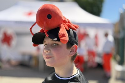 Läufer Ben Finsterbusch und sein Maskottchen namens „Matteo“.