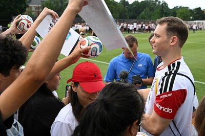 Bei den Fans ist Manuel Neuer sehr beliebt. 