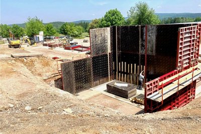 An den Badegärten in Eibenstock läuft der Tiefbau für ein Parkhaus. 4,5 Millionen Euro kostet das Bauwerk. 