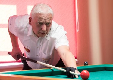 15 Jahre in der Bundesliga am Tisch: Gunter Lange vom TSV Niederschöna. Künftig spielt das Billard-Urgestein in Liga drei. 