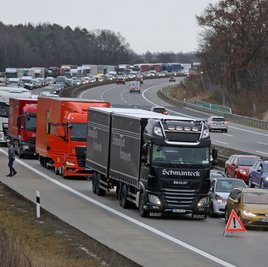 Vollsperrung auf der A4 zwischen Hohenstein-Ernstthal und Glauchau am Donnerstagmorgen.