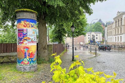 Nur noch Erinnerung: So gehörte die Litfaßsäule jahrzehntelang zum Stadtbild an der Zufahrt zur Altstadt.