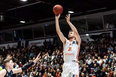 ROBERT BERAN: An das Niveau im Eurocup muss er sich erst einmal gewöhnen. Rackert viel, versucht viel, trifft zu schlecht. Trotzdem guter Typ, weil er sich nie hängen lässt. Note: 3.
