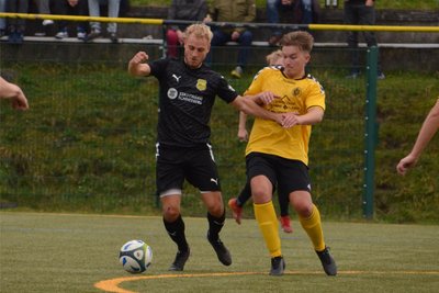 Vincent Michl (l.), hier gegen Neustädtels Marlon Böhm, erwischte einen super Tag im Derby. Mit zwei Toren und einer Vorlage wurde er zum Matchwinner für die Concordia.