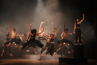 Bildgewaltiges Schauspiel rund um sieben Jahrzehnte in Sri Lanka: "Dear Children, Sincerely … 7 Decades of Sri Lanka" der Stages Theatre Group