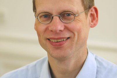 Uwe Bestert aus Hamburg spielt im Freiberger Dom.