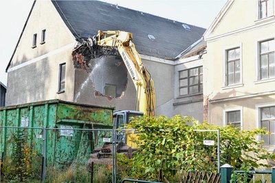 Mit dem Abriss des Nebengebäudes der Grundschule Zug war im Oktober 2022 begonnen worden. 