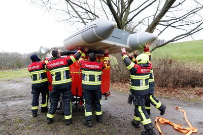 Feuerwehr mit Rettungsboot