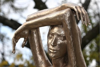 Lädt zu kreativen Ideen im Unternehmen ein: "Die Träumende". 