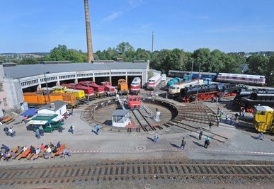 Eine luftige Perspektive bot die Hebebühne bei der Lokausstellung am Wochenende in Glauchau.
