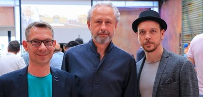 Moderator Karsten Kolliski, Fotograf Christian Sünderwald und Musiker Mazze Wiesner (von links) gestalteten den Spitzbergen-Abend.