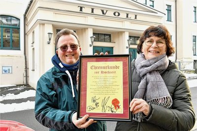 Andrea und Steffen Rabe aus Freiberg sind Puhdys-Fans und lernten sich im Puhdys-Sonderzug in den Zellwald kennen. 