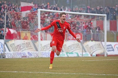 Jonas Nietfeld freut sich über das dritte Tor.