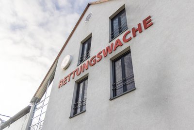 Auch bei der Rettungswache am Erzgebirgsklinikum in Annaberg-Buchholz musste am Mittwoch der Notdienst abgesichert werden.