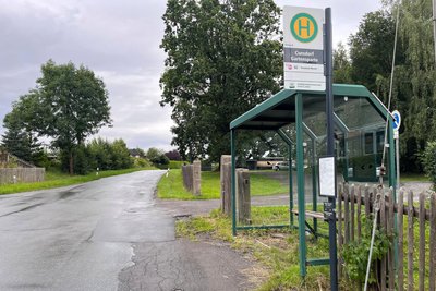 Die Haltestelle Cunsdorf Gartensparte soll in Fahrtrichtung Brunn rund 100 Meter bergan verlegt werden.