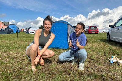 Auf Instagram haben die Abiturientinnen Anna Maria Krumbiegel und Naemi Löffler über ihre Lieblingsband vomHappa-Brooks- Festival erfahren und sind begeistert.