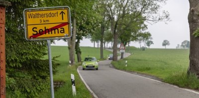 Sie ist seit Jahren ein Zankapfel: die Straße zwischen Sehma und Walthersdorf. Der geplante Ausbau seitens des Landkreises - vor allem innerorts - sorgt für heftige Kritik der Anwohner in Sehma. 