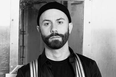 Der französische Kultmusiker und Videoregisseur Yoann Lemoine ist Woodkid. 