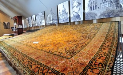 Teppiche mit Geschichte: Weil im Teppichmuseum nur ein kleiner Teil der insgesamt 8000 Exponate umfassenden Sammlung gezeigt werden kann, öffnen die Museologen am 24. und 25. Mai ihr Depot. An anderen Tagen ist es für Besucher nicht zugänglich. Ein Experte erklärt, woran man wertvolle Teppiche erkennt.